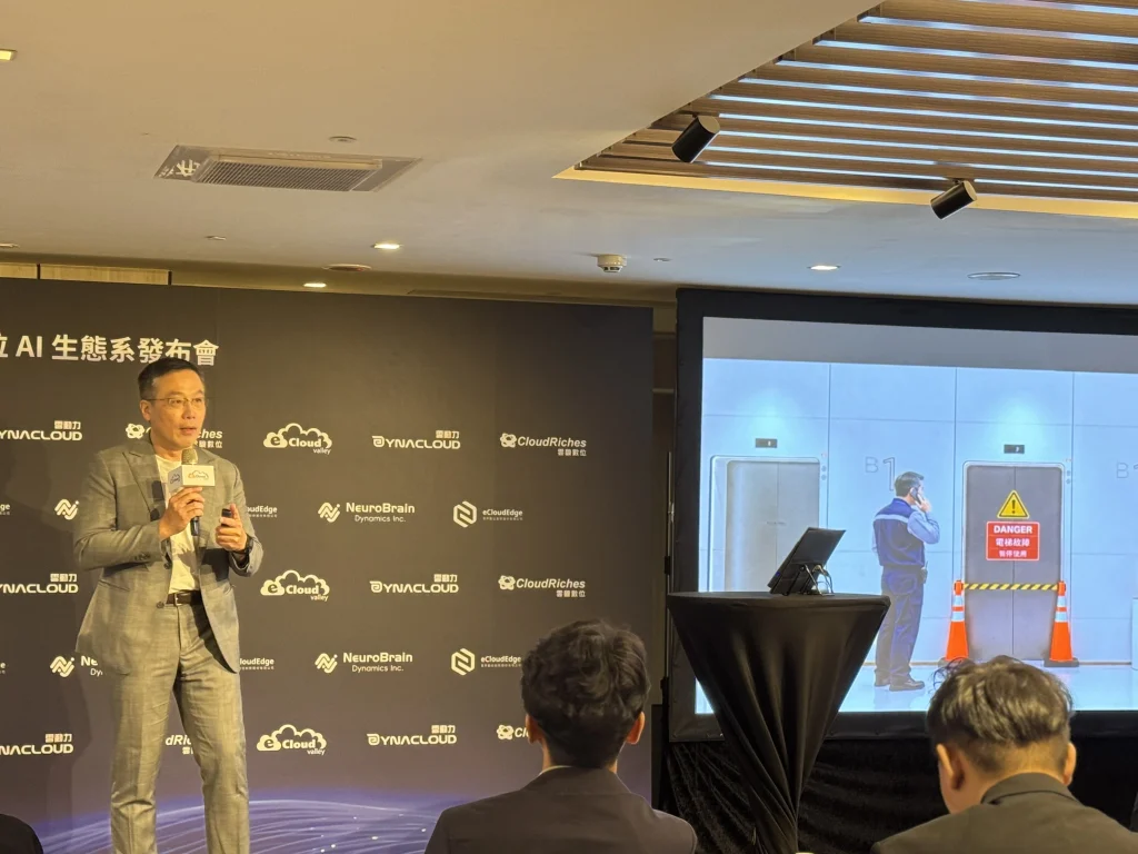 雲界數位創新執行長彭愷翔說，客戶導入「電梯設備維護 AI Agent」，後，節省了 50% 營運成本。